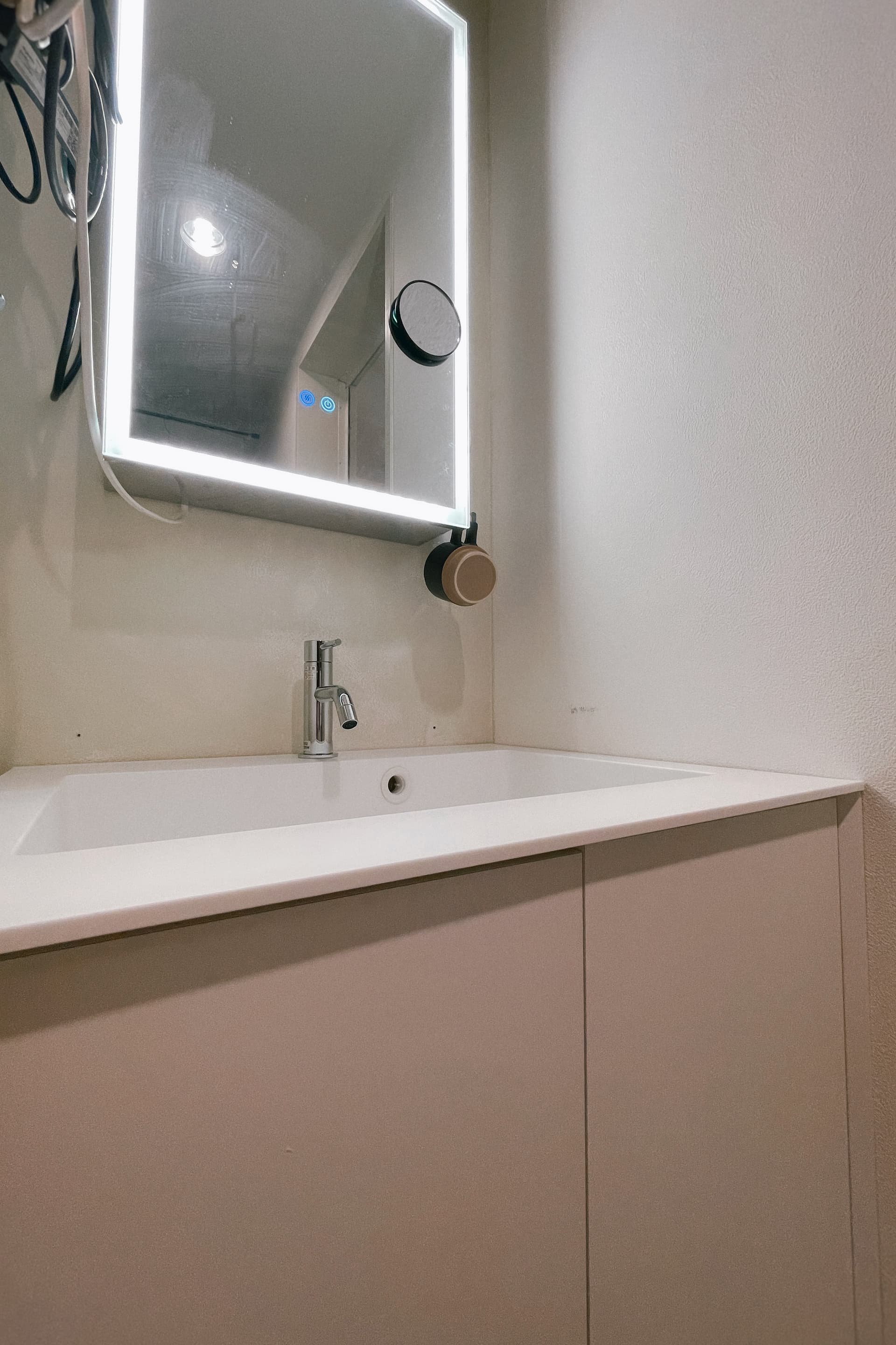 洗面所と鏡を最近新規交換しました。