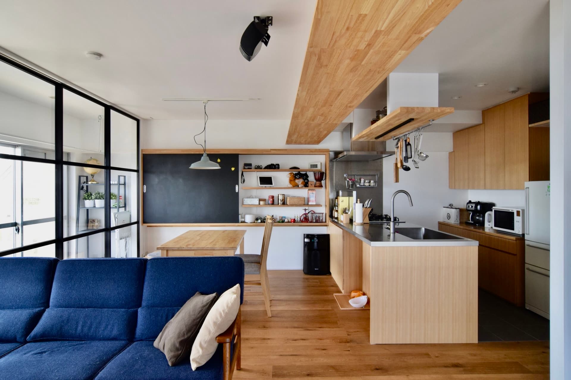 LDKです。角部屋なので、2方向からの光で溢れています。