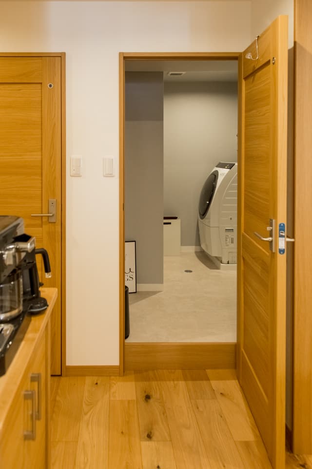 ドラム式洗濯機が置ける洗面所。