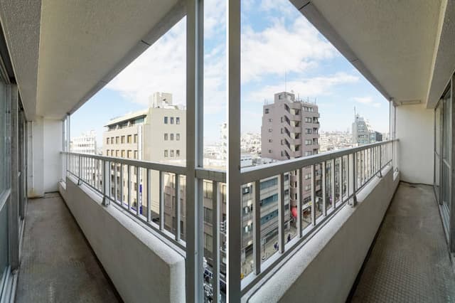 部屋Aと部屋Bに面したベランダ。