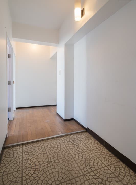 玄関を入ってすぐの画像になります！
床はフローリングになっています。