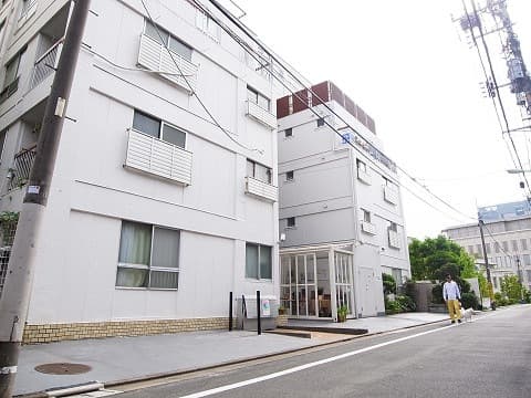 北側外観。さすがに古く感じますが、管理人さんが綺麗にしてます。