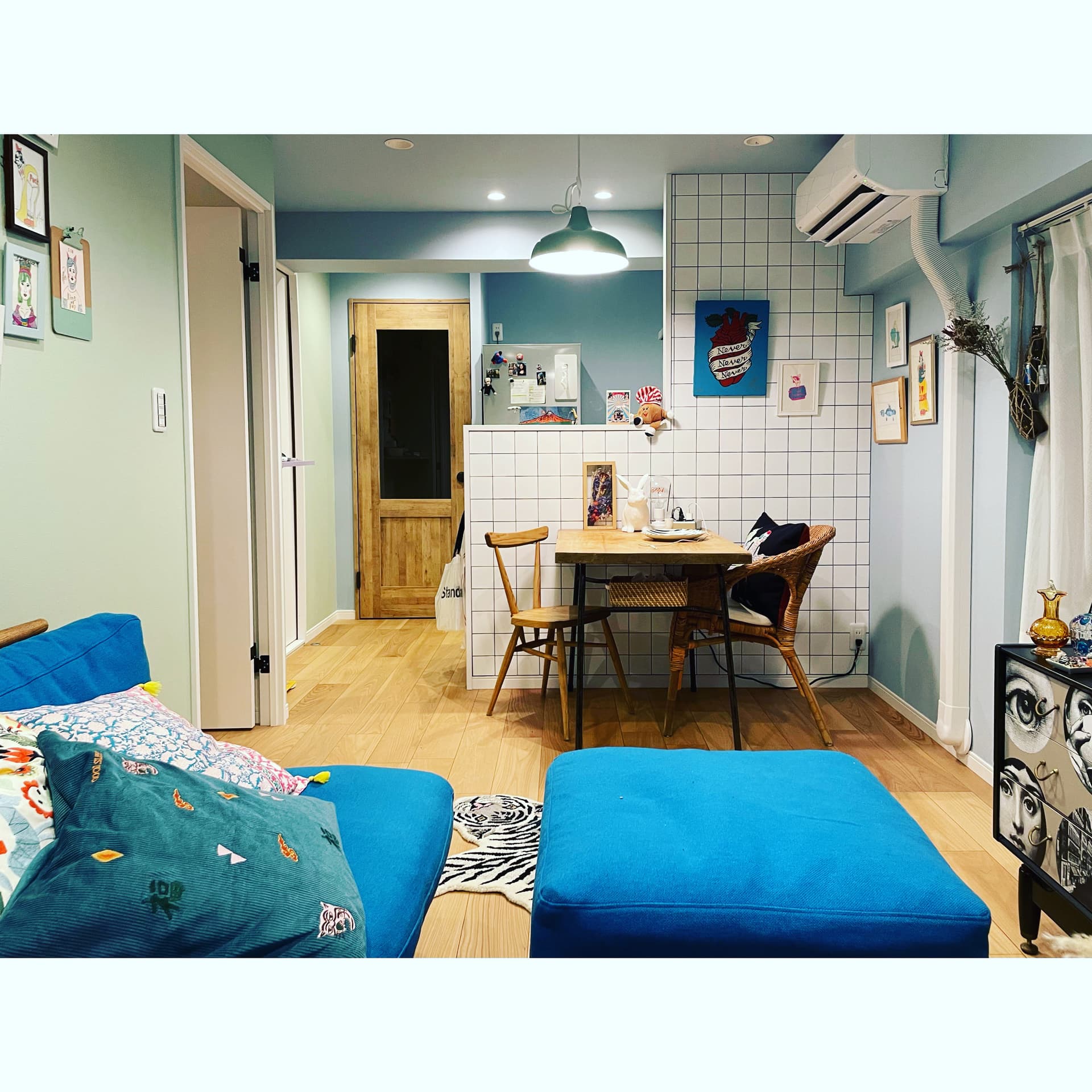 好きな色と好きな絵が映えるおうちにしました🏠