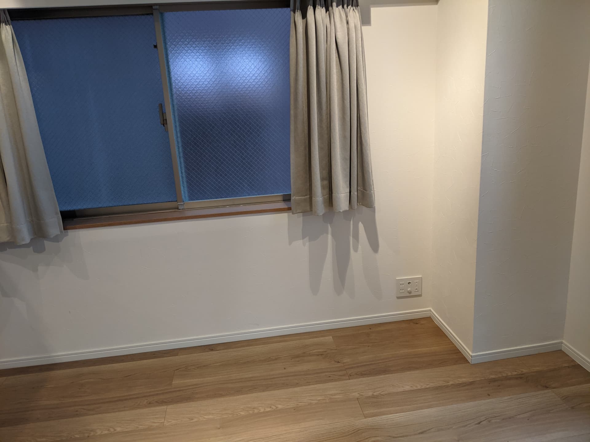 リビング。東側・南向きに撮影。