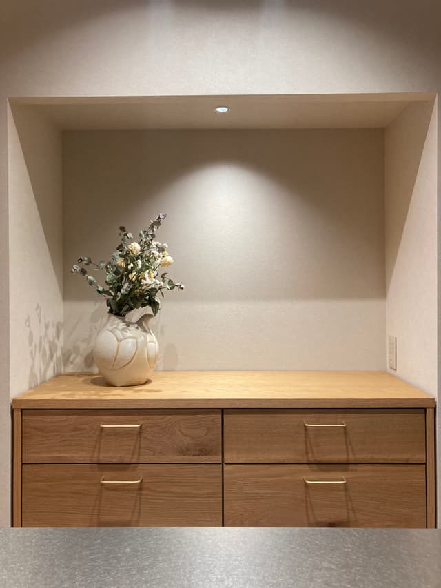 カップボードを部屋に合わせてオーダーメイドで作りました。