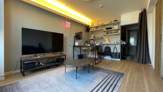 間接照明ON、ネオンON。