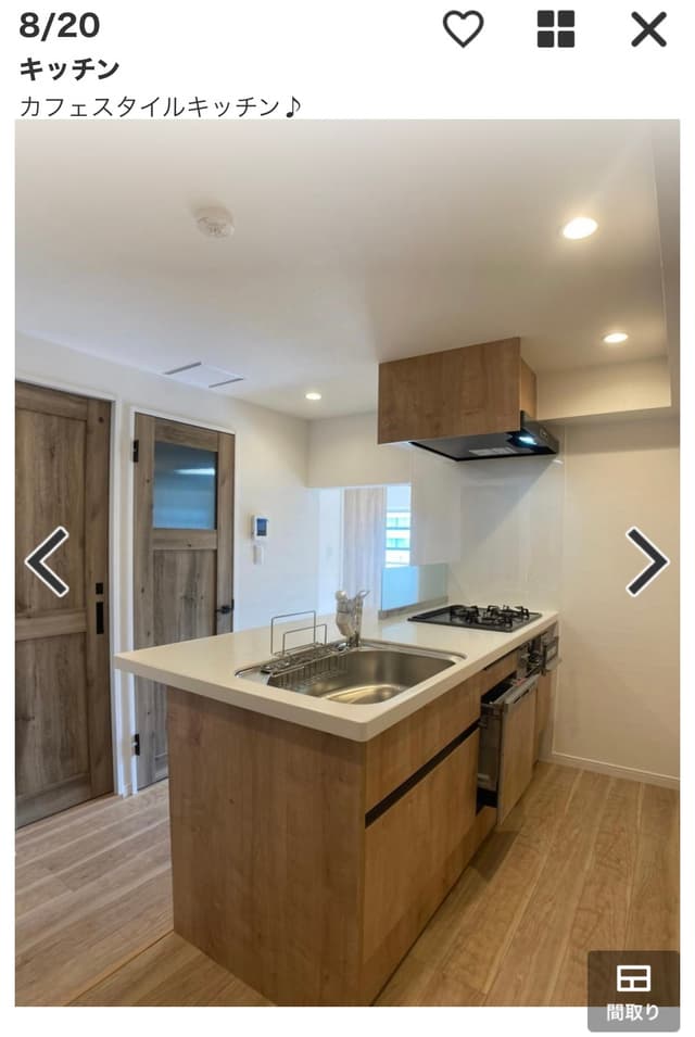 ３口コンロに広めのシンクを置いても、しっかり料理スペースを確保。
料理好きには嬉しい空間。
カウンターキッチンは、
約200cm×100cmのこだわり仕様品。