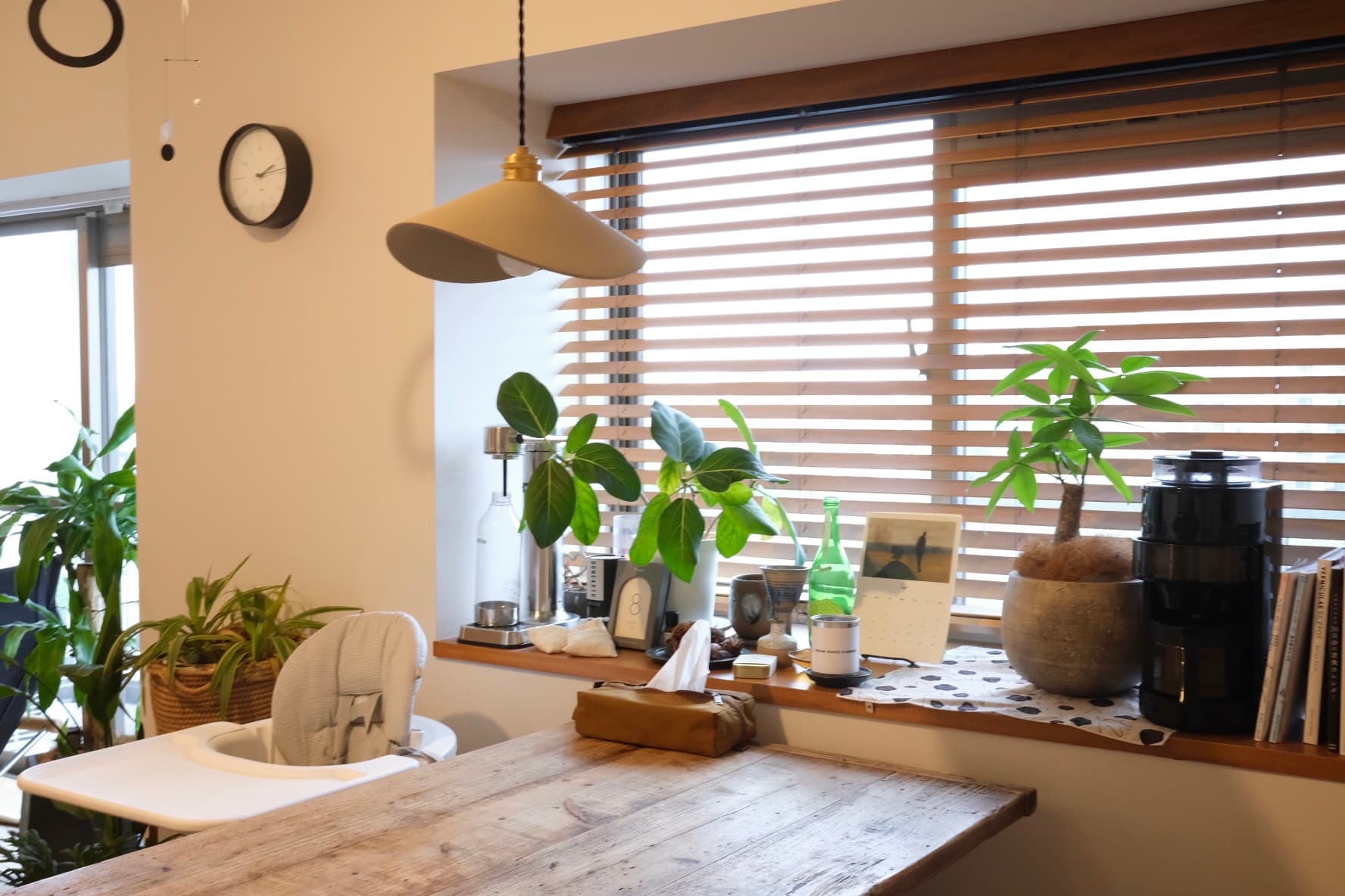 出窓があるので、お気に入りの雑貨や植物を飾ることができます。