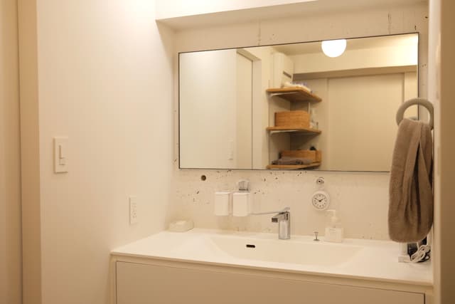 洗面は幅1200mmあるので、大人2人が並んで支度できます。