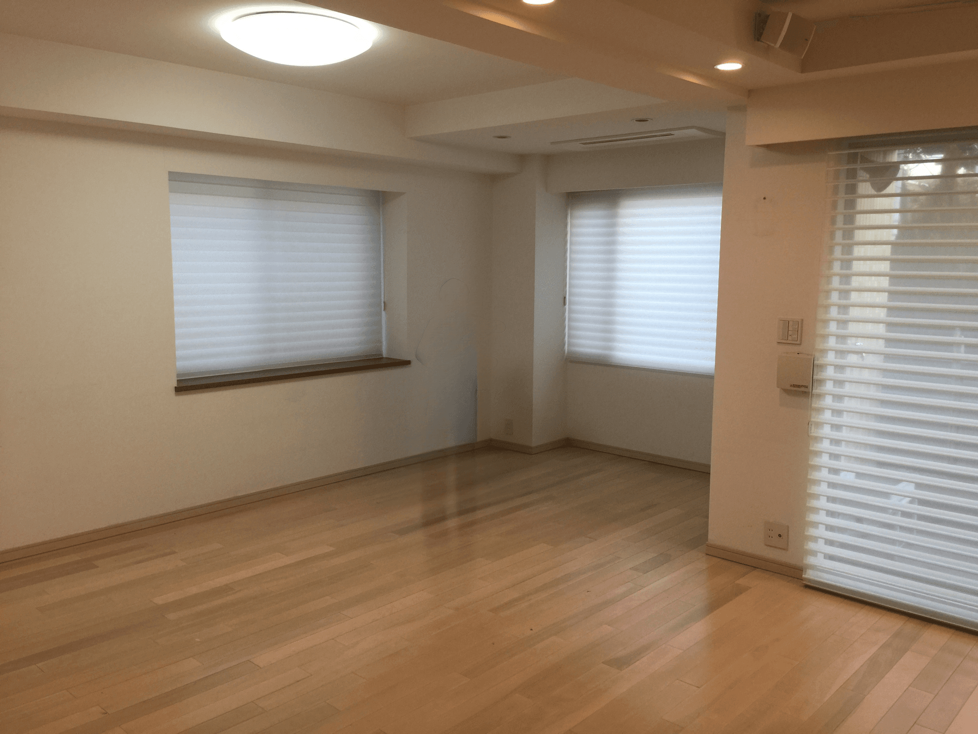 元々は、部屋を広くしてLDKに。部屋にして３LDKにすることも可能。上に見えているが、スピーカー（配線済）