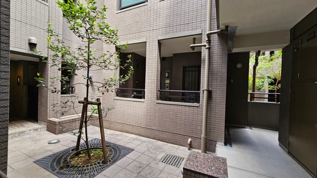 マンションのパティオ（中庭）