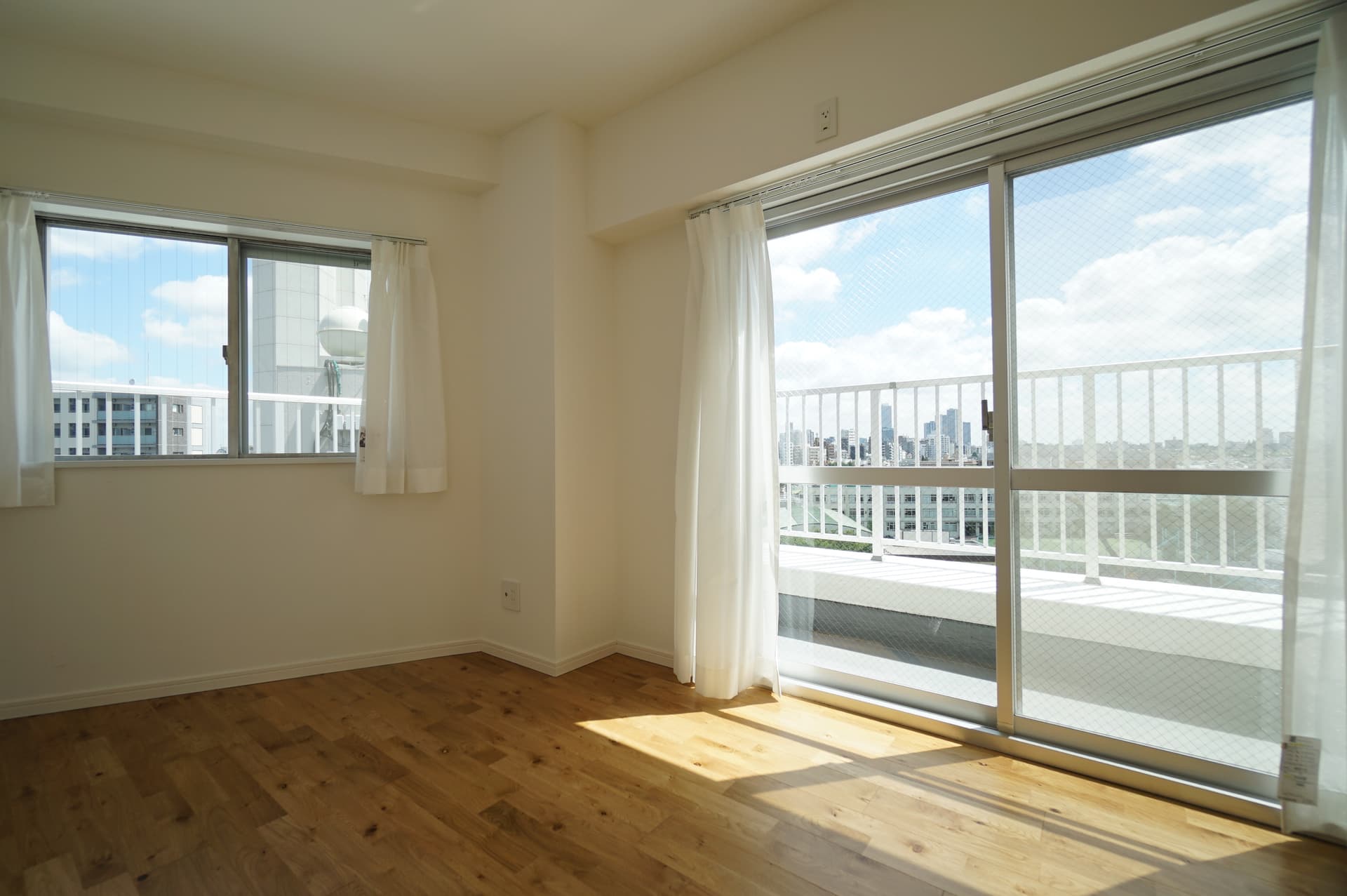 明るい日差しが差し込みます。