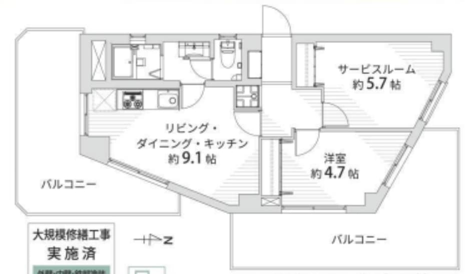 4.7帖の洋室とリビングの間の壁を取って、広いリビングにしても良いと思います。同じ階のフロアには全部で4部屋ありますが、こちらの部屋は独立していて、どの部屋とも接していません。