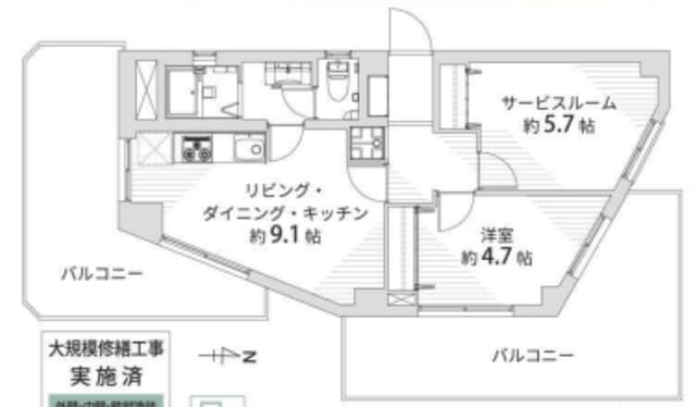 4.7帖の洋室とリビングの間の壁を取って、広いリビングにしても良いと思います。同じ階のフロアには全部で4部屋ありますが、こちらの部屋は独立していて、どの部屋とも接していません。