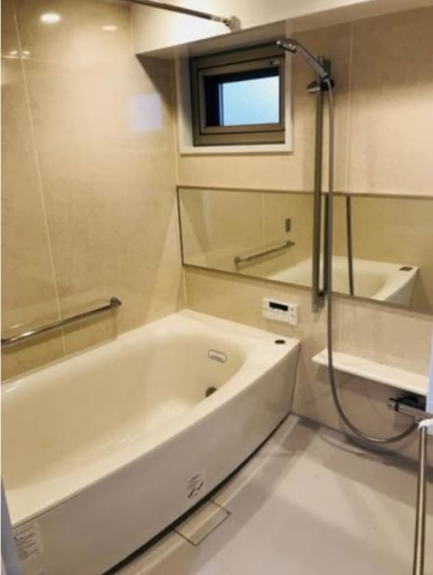 浴槽は広めの1620
足を伸ばしてもゆったりと浸かれます