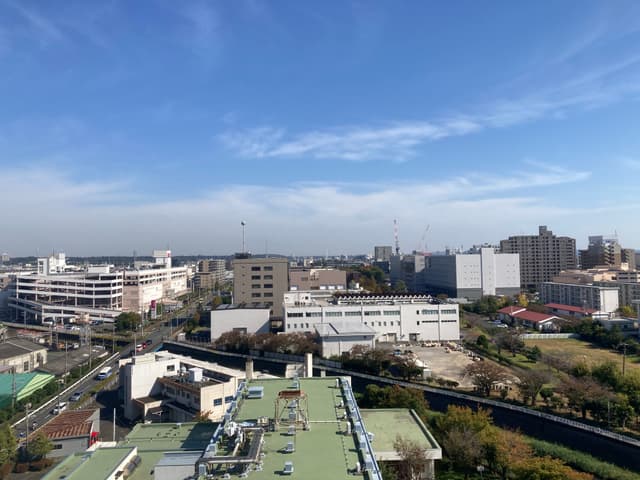ベランダからの眺望です。
目の前は茅ヶ崎市保健所のため今後も高い建物が建つリスクは低いです。