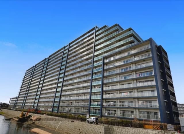 総戸数462戸のビッグコミュニティのリバーサイドマンションです。
