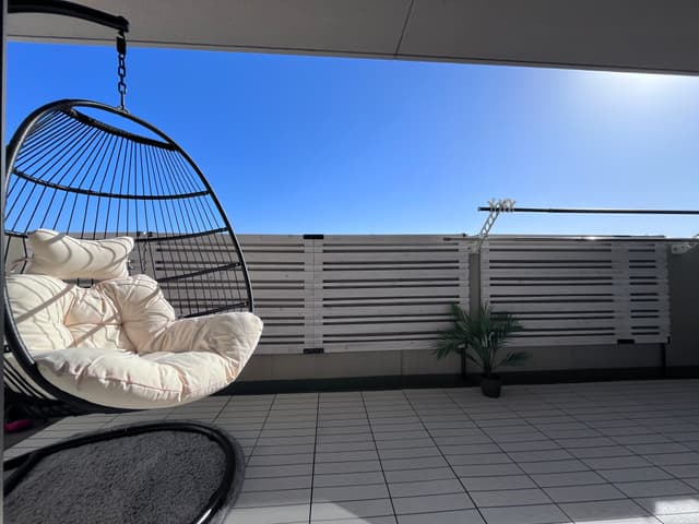 ベランダ。お天気の良い日はこの青空を独り占め！
ワイドスパンで夏にはプールを出して子ども達がのびのびと遊べる空間です。