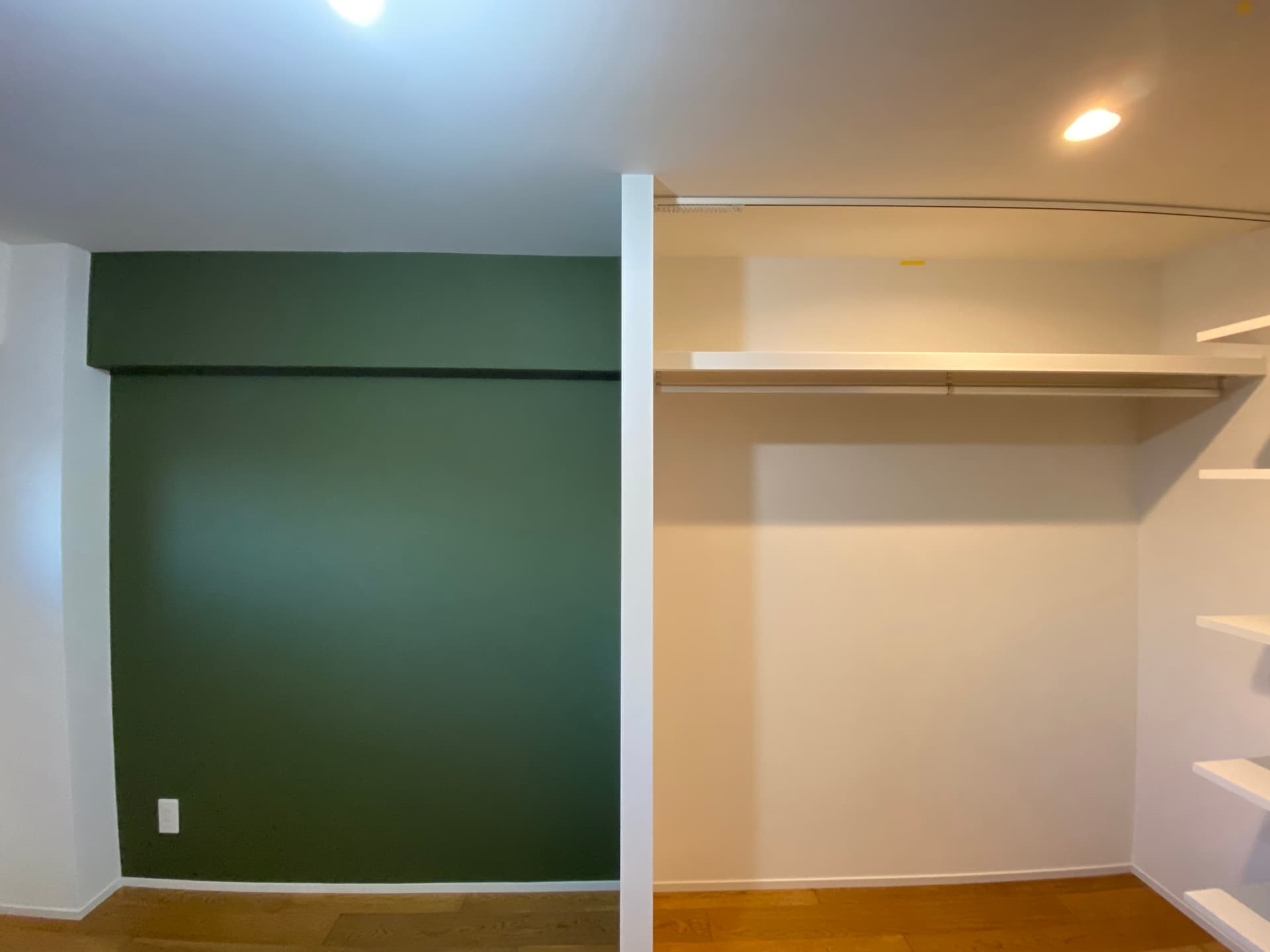 寝室　収納クローゼットもたっぷりあり