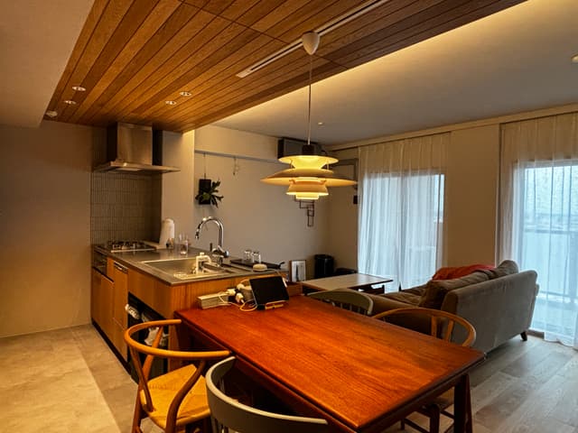 リビングは西向きで前に建物が無いので眺望・採光共に良いため、ついつい長居してしまう居心地良い空間を設計しました。