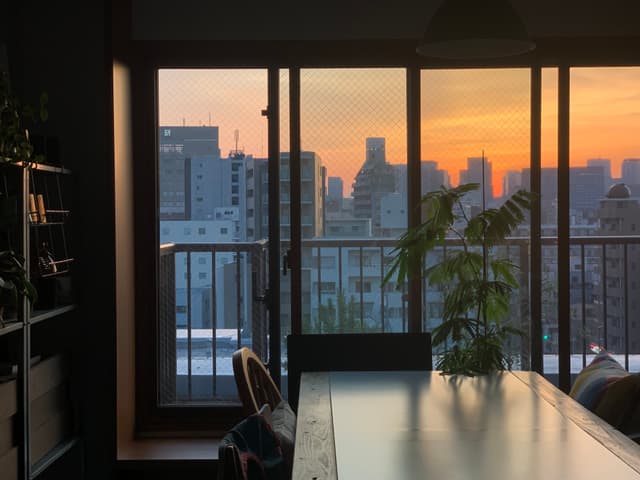 ダイニング: 日本橋、丸の内を望む