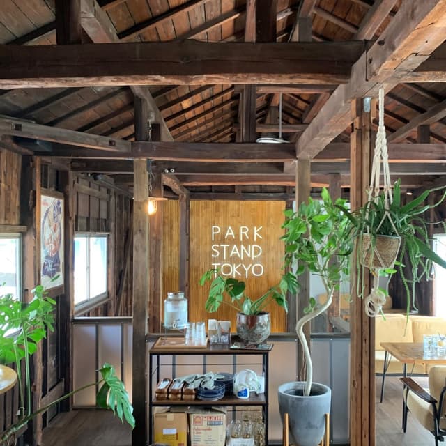 周辺にはBlue Bottle Coffeeや、All Press Espressoなどの有名展以外にもおしゃれなカフェに溢れ、東京都現代美術館のアートの刺激とともに、散策を楽しむことができる。