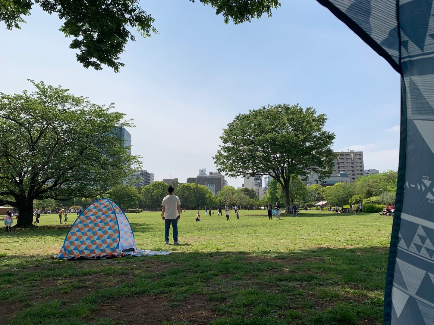 近接する木場公園では江東区の大規模はイベントが行われ、普段は花見やピクニックができるなど、気持ちの良い休日ライフが期待できる