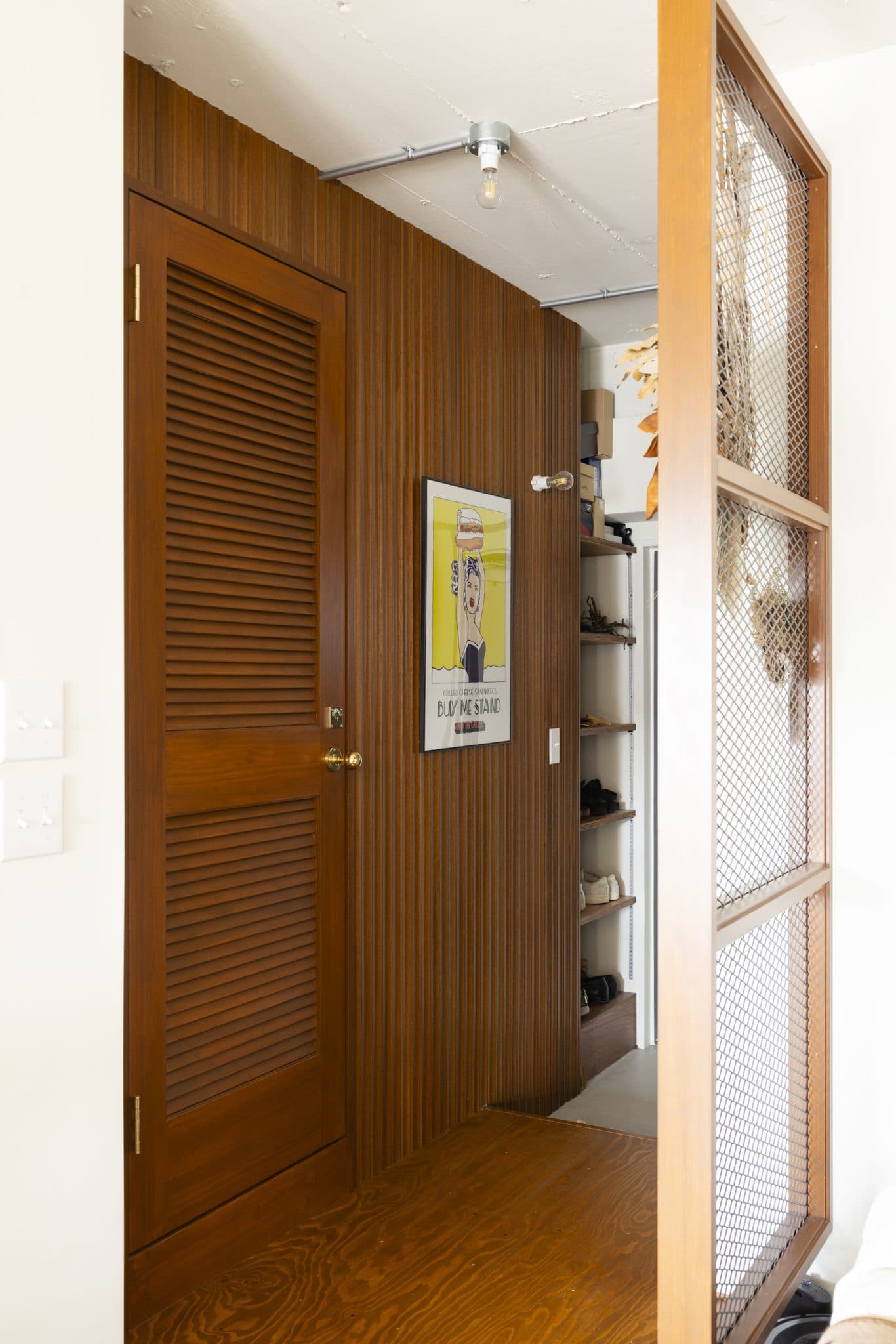 次にリノベーションするときも絶対に張ると決めているコペンハーゲンリブの壁はとても美しく、出かけるときも帰ってきたときも気分を上げてくれます。