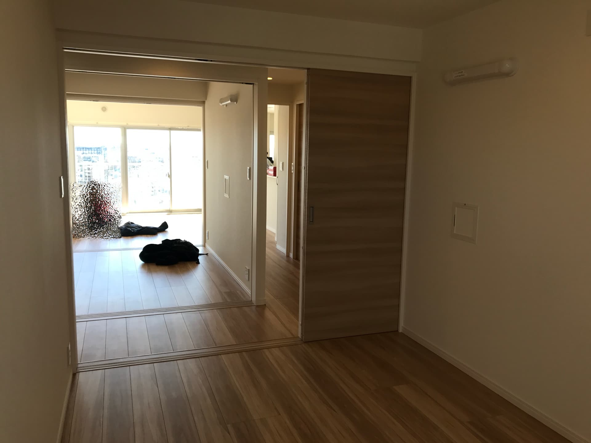 引き戸を開けると全ての部屋がオープンになります。
風通しが非常に良いです。