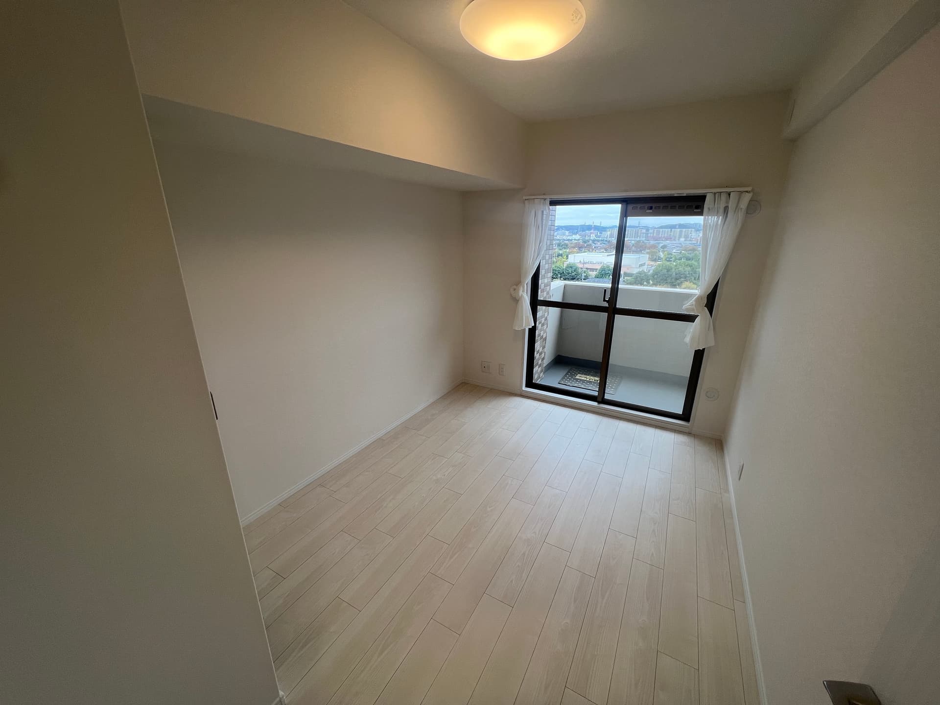 洋室5.3帖(入居前)。