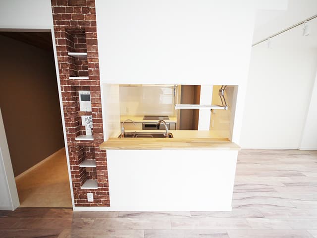 対面キッチン脇には、小物を置けるようにリモコンニッチを設けました。