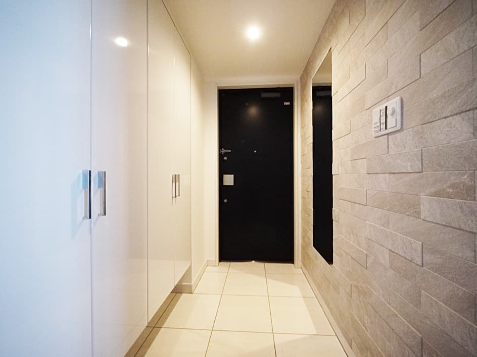 玄関一面にエコカラットを設置しています。