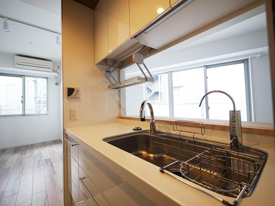 ディスポーザー、食洗機など全て入れ替えました。
タッチレス水栓です。