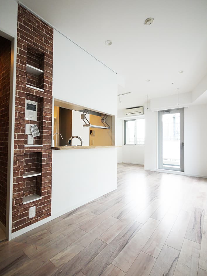 リビング
もともと2部屋でしたが、可動間仕切りを撤去しました。