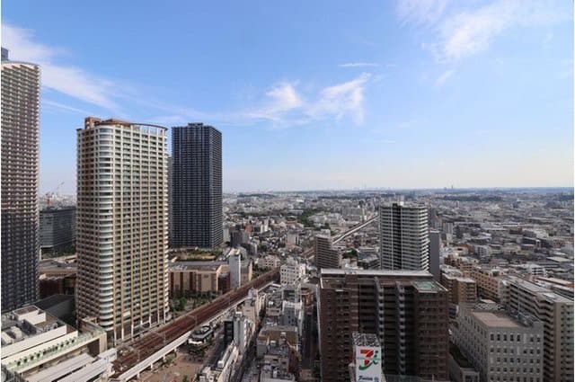 🌇 タワーマンションならではの贅沢な眺め 🌇
　27階からの壮大なパノラマビューで、朝も夜も特別な時間に。