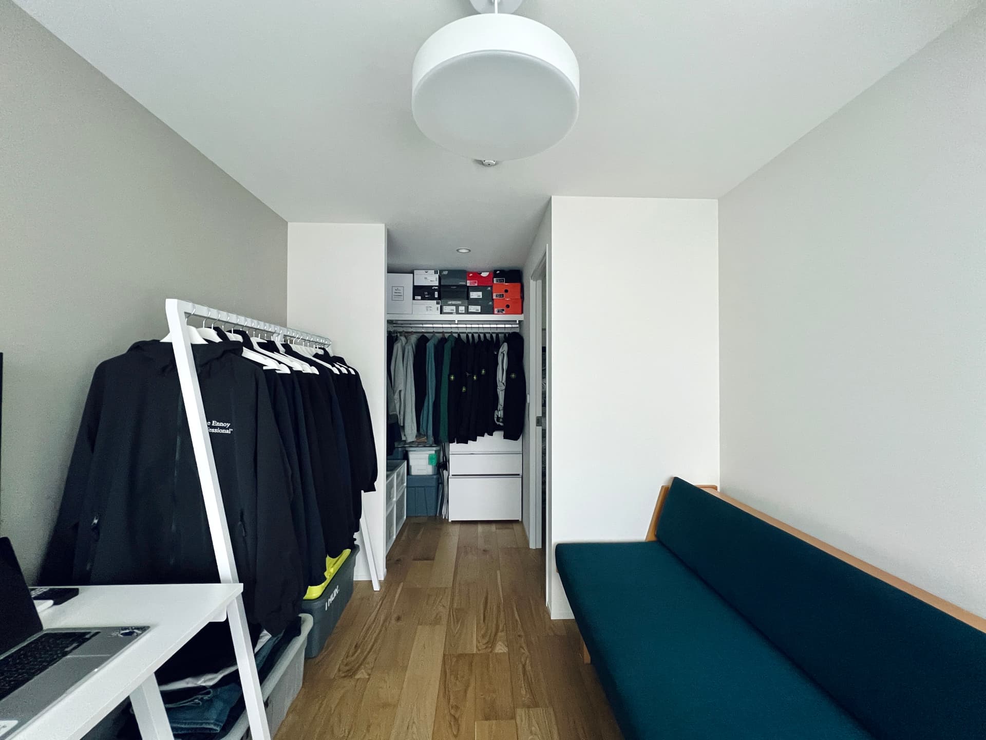 洋室(2) 衣装部屋兼作業部屋