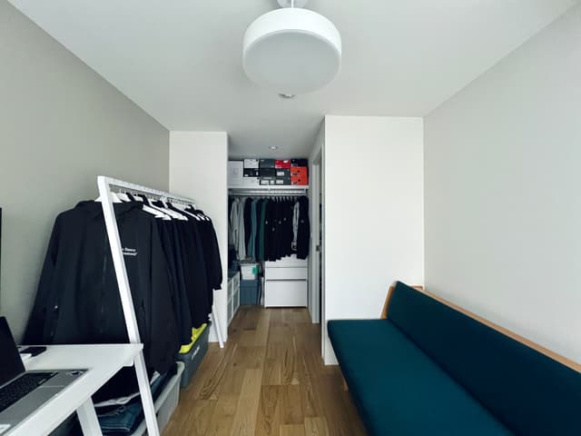 洋室(2) 衣装部屋兼作業部屋