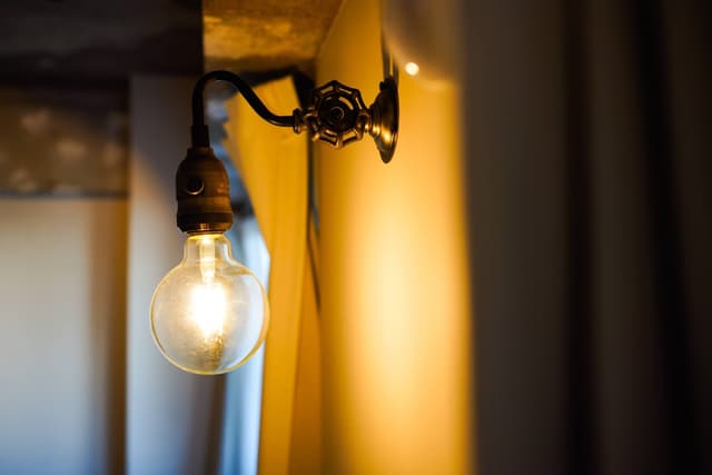 電球を変えるだけでお部屋と気分が変わるのでおすすめ