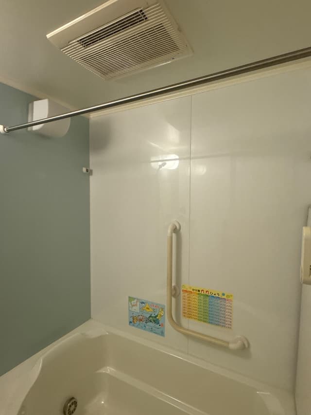 浴室。
24時間換気と涼風・暖房も。