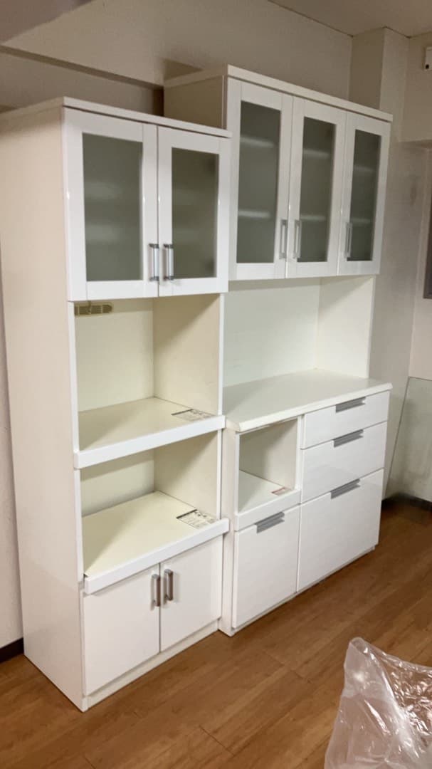 キッチンの吊り戸棚で収納もたっぷり
