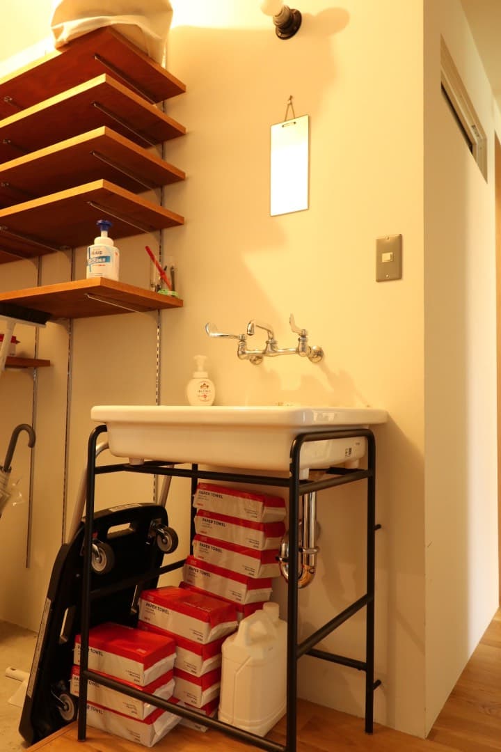 玄関すぐの手洗い場です。帰ってすぐに洗えるので便利です。