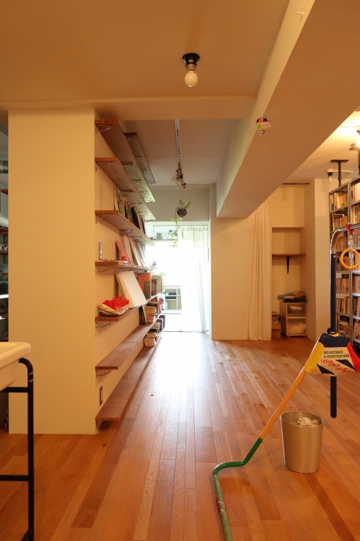 玄関入っての景色です。光が入って気持ちが良いです。