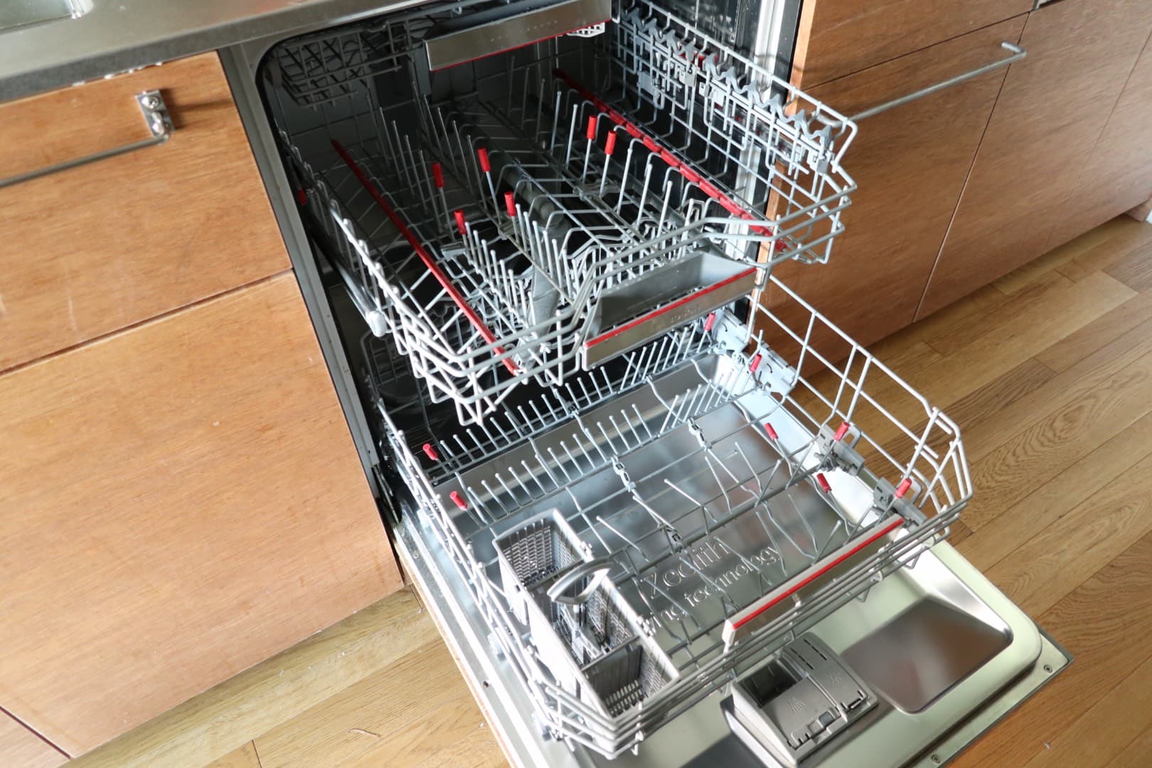 ボッシュの食洗機。4人家族1日分の食器が一回で洗えます。