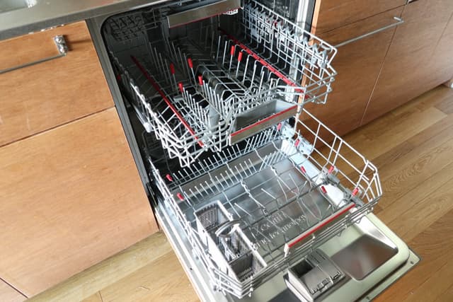 ボッシュの食洗機。4人家族1日分の食器が一回で洗えます。