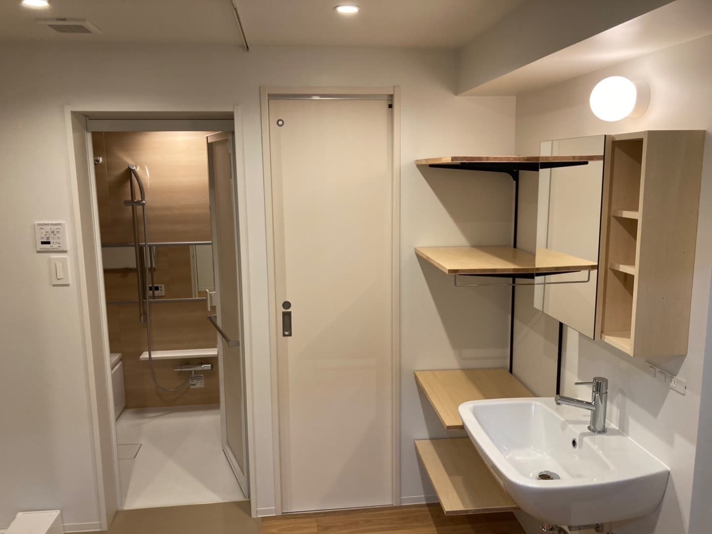 洗面台とバスルーム