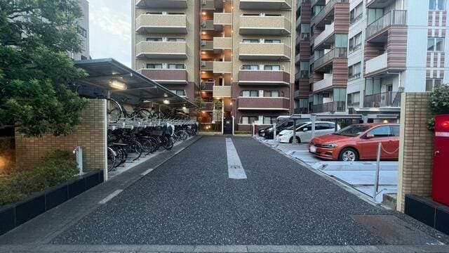 駐車場と駐輪場も出入口が近くて使いやすい