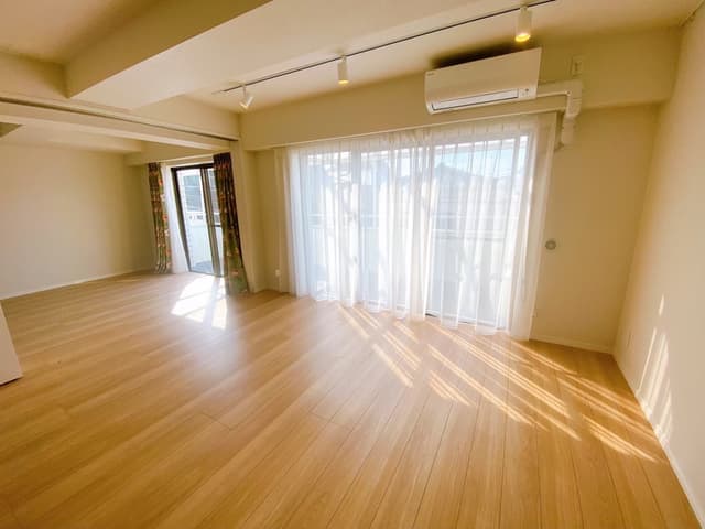 仕切りを使わないと開放的な空間になります。