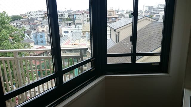 台所にある窓からの景色。