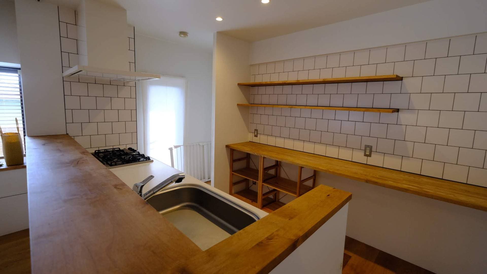 現在は置き型の食洗機を置いています。