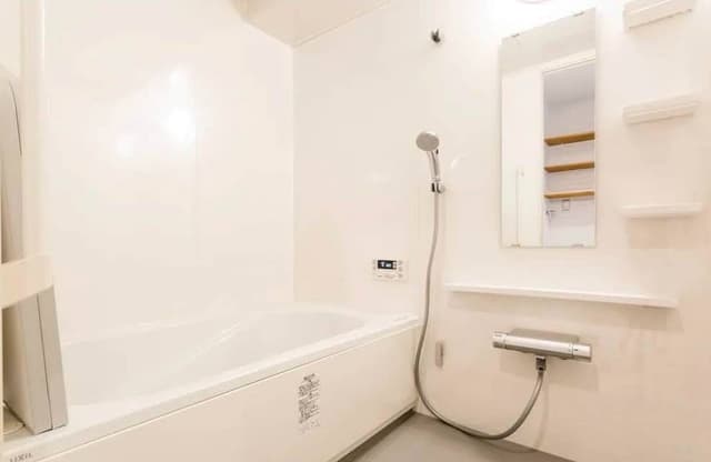 お風呂も広々です。追い炊き機能つき。